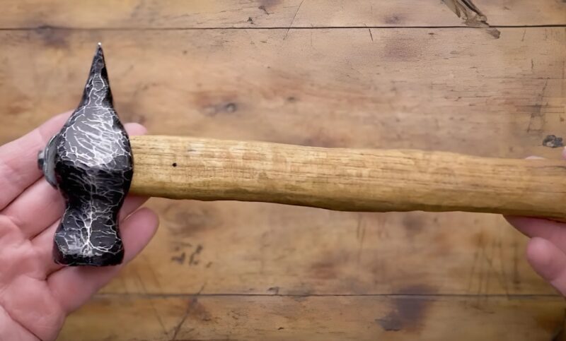 Wie ein alter Hammer sich in ein praktisches und ästhetisches Küchenutensil verwandelt 🔨✨ – eine überraschende und geniale Transformation für den Alltag!