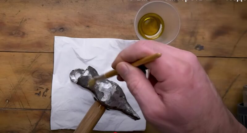 Wie ein alter Hammer sich in ein praktisches und ästhetisches Küchenutensil verwandelt 🔨✨ – eine überraschende und geniale Transformation für den Alltag!
