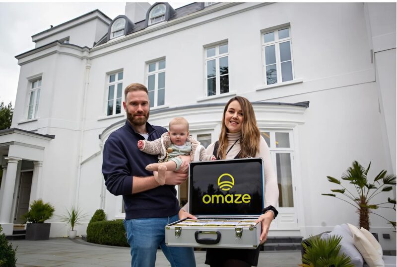 Eine unglaublich glückliche Familie gewinnt ein prächtiges weißes Anwesen durch eine außergewöhnliche und unerwartete Wohltätigkeitslotterie.