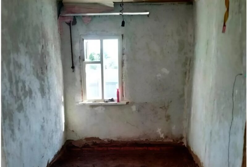 Eine Familie verwandelt ein verfallenes Haus in ein gemütliches Zuhause dank einer vollständigen Renovierung