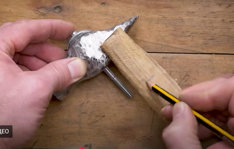 Wie ein alter Hammer sich in ein praktisches und ästhetisches Küchenutensil verwandelt 🔨✨ – eine überraschende und geniale Transformation für den Alltag!