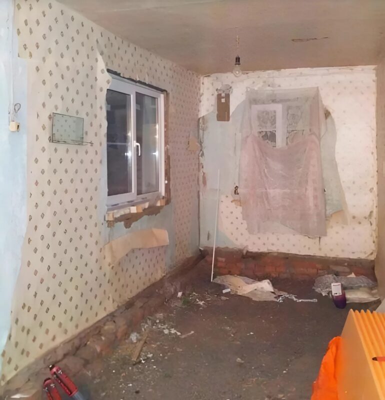 Eine Familie verwandelt ein verfallenes Haus in ein gemütliches Zuhause dank einer vollständigen Renovierung