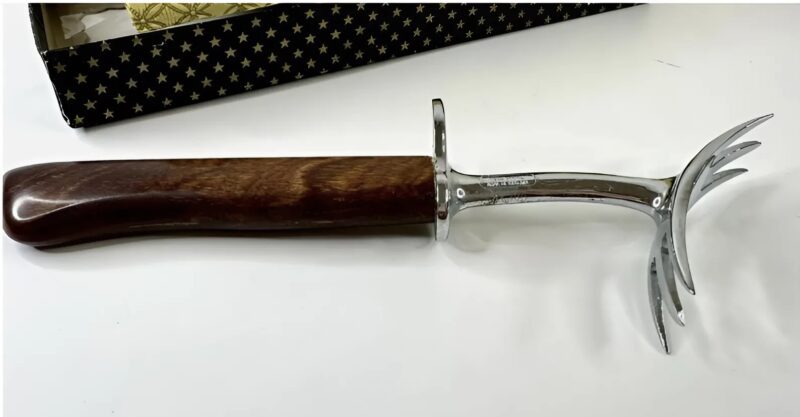 Ein seltsames Küchenutensil aus den 60er und 70er Jahren, verschwunden, aber unentbehrlich bei Familienmahlzeiten.