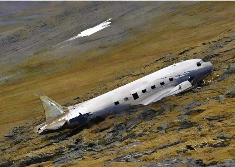Der geheimnisvolle Flug: Verborgene Geheimnisse unter dem Eis eines abgelegenen Dorfes und eine versteckte Wahrheit